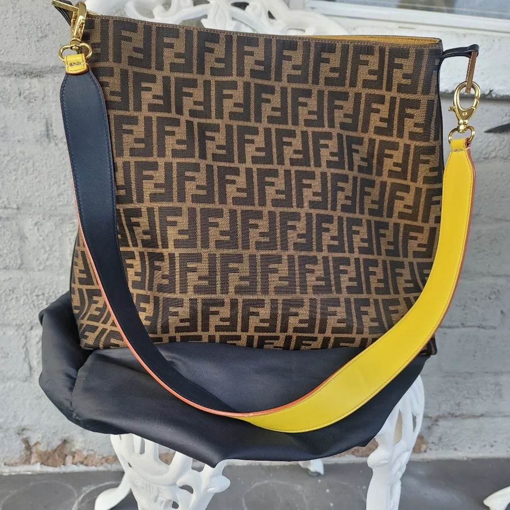 Fendi Logo Bag - Picture 3 of 16